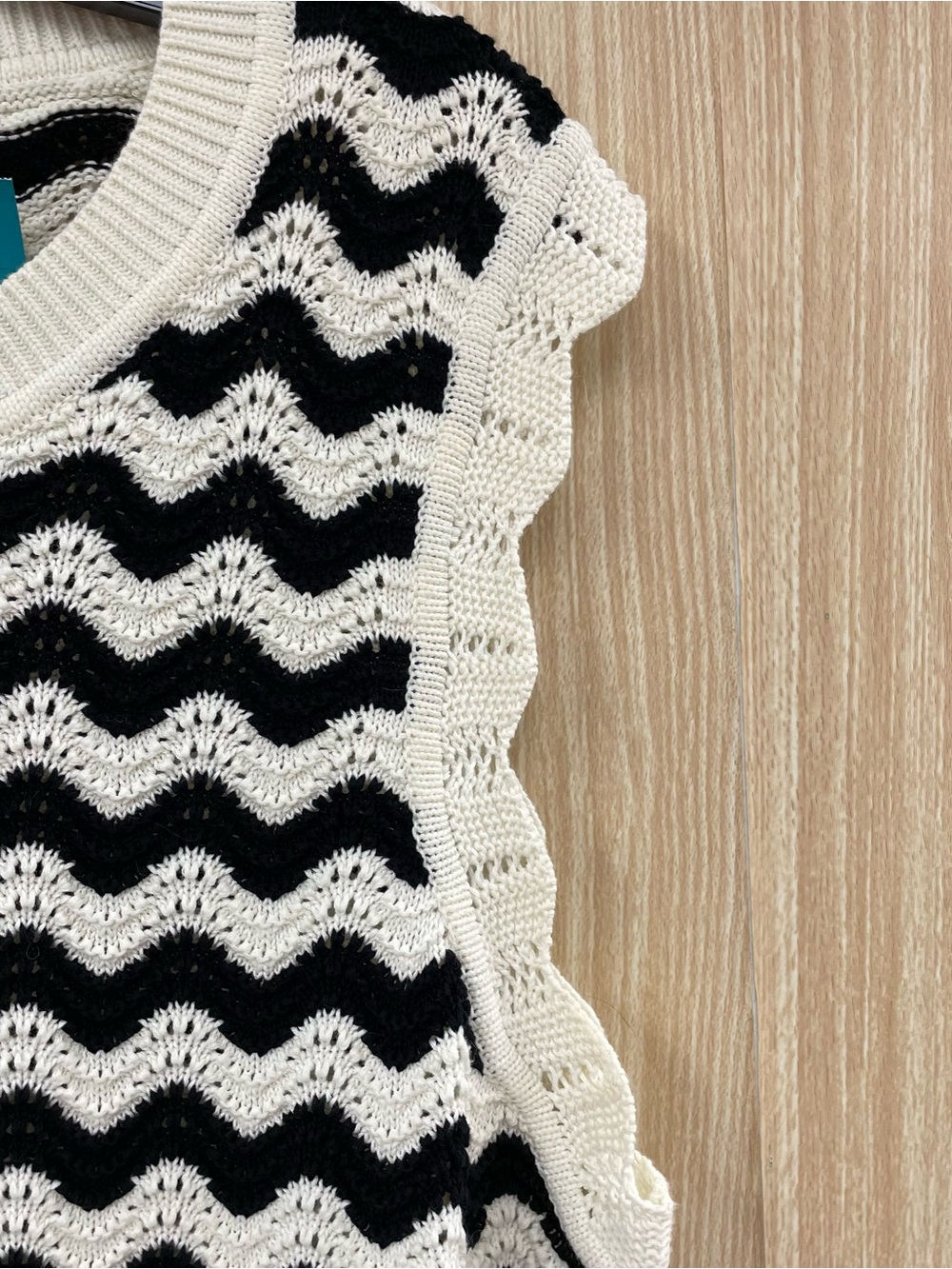 Me + Em Cream Striped Sweater Vest Size Large - Picture 3 of 7